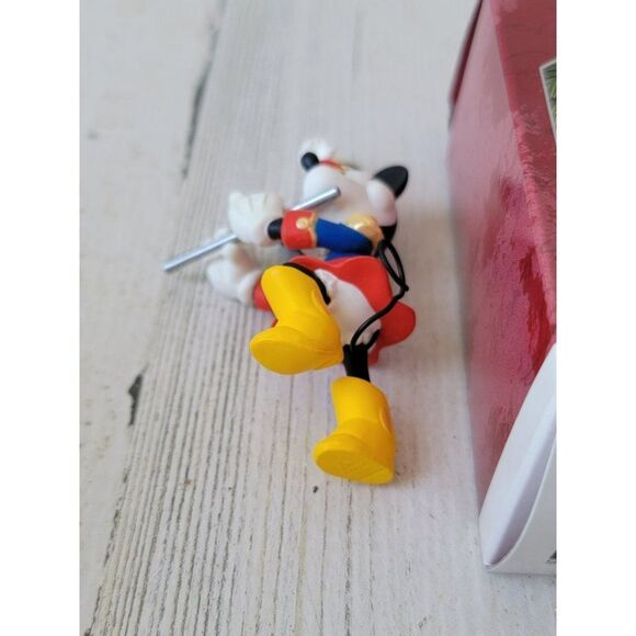Hallmark 1998 Minnie plays the flute Mickey Mouse holiday parade ornament - Picture 4 of 7